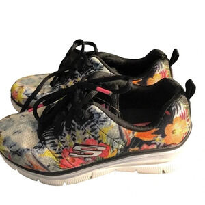 Skechers memory  foam Floral Print shoes girl size women 5.5